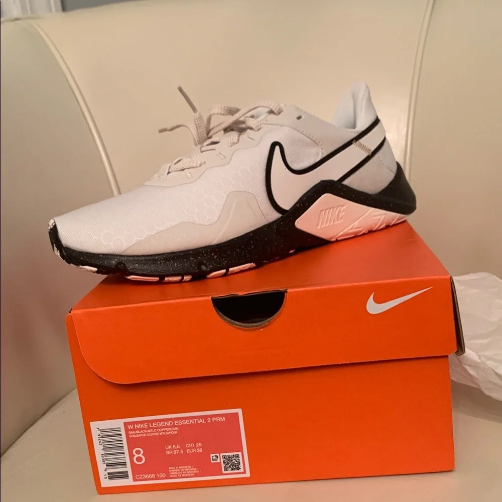 Nike Legend Essential Cream and Black Running Shoes. Brand new with box - Picture 1 of 5